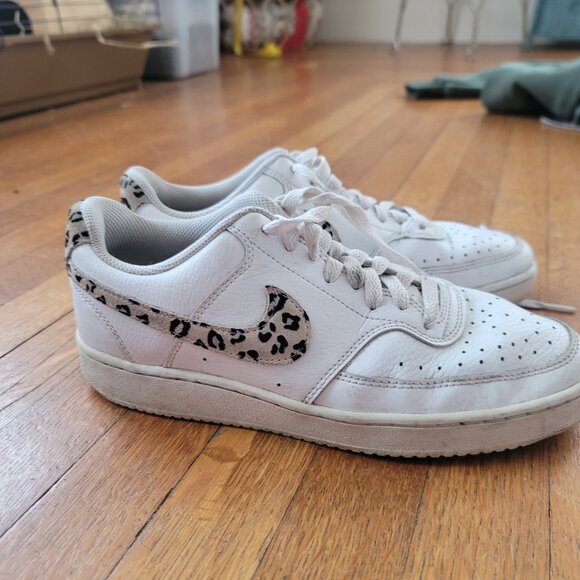 Nike size 8.5 sneakers - Picture 6 of 9